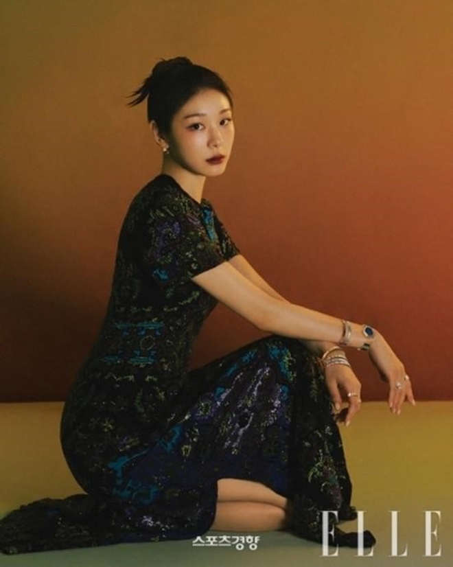 Huyền thoại trượt băng Kim Yuna khoe vẻ thanh lịch, quyến rũ trên tạp chí Elle - Ảnh 2.