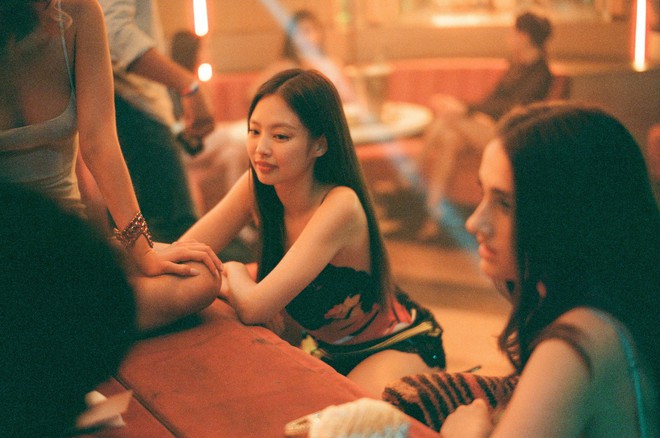 Giữa loạt tranh cãi về phim, The Weeknd ra nhạc cùng Jennie lại được khen - Ảnh 2. Giữa loạt tranh cãi về phim, The Weeknd ra nhạc cùng Jennie lại được khen - Ảnh 2.