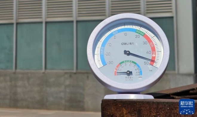 Bắc Kinh ghi nhận nhiệt độ bề mặt mặt đất lên đến gần 72 độ C - Ảnh 1.