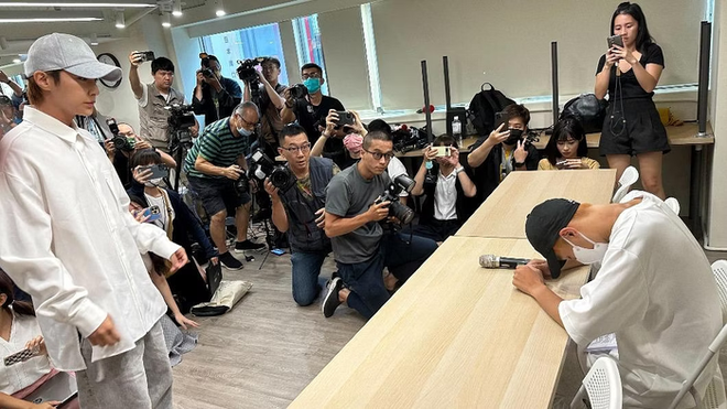 Tranh c&atilde;i clip nam t&agrave;i tử Thơ Ng&acirc;y quấy rối vợ th&agrave;nh vi&ecirc;n c&ugrave;ng nh&oacute;m sau b&ecirc; bối x&acirc;m hại trẻ vị th&agrave;nh ni&ecirc;n - Ảnh 6.