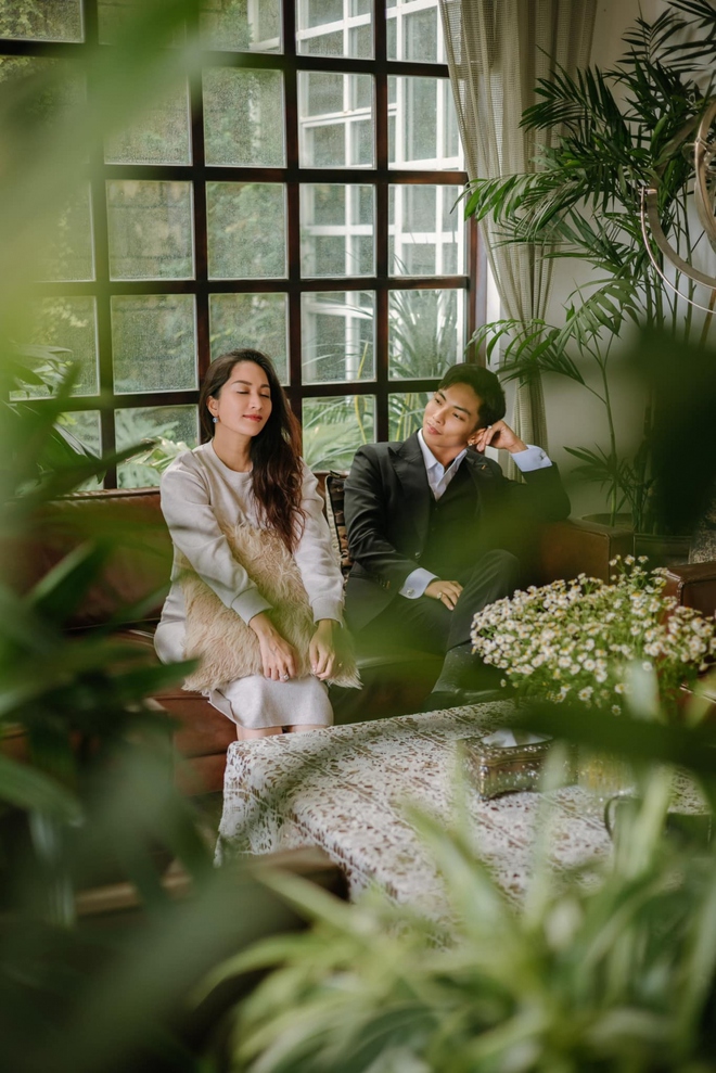 Kh&aacute;nh Thi e ấp b&ecirc;n chồng trẻ, tiết lộ li&ecirc;n tục bị chuột r&uacute;t ở giai đoạn cuối thai kỳ - Ảnh 8.
