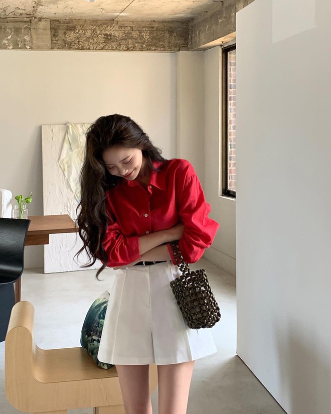 Học Song Hye Kyo c&aacute;ch mặc quần short sang trọng - Ảnh 9.