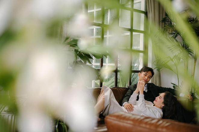 Kh&aacute;nh Thi e ấp b&ecirc;n chồng trẻ, tiết lộ li&ecirc;n tục bị chuột r&uacute;t ở giai đoạn cuối thai kỳ - Ảnh 3.