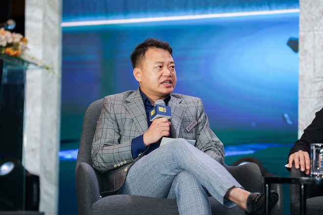 Shark Nguyễn H&ograve;a B&igrave;nh l&yacute; giải nghịch l&yacute;: V&igrave; sao người trẻ đ&ograve;i &ldquo;nghỉ hưu sớm&rdquo;, c&ograve;n c&aacute;c tỷ ph&uacute;&hellip; vẫn miệt m&agrave;i l&agrave;m việc - Ảnh 2.