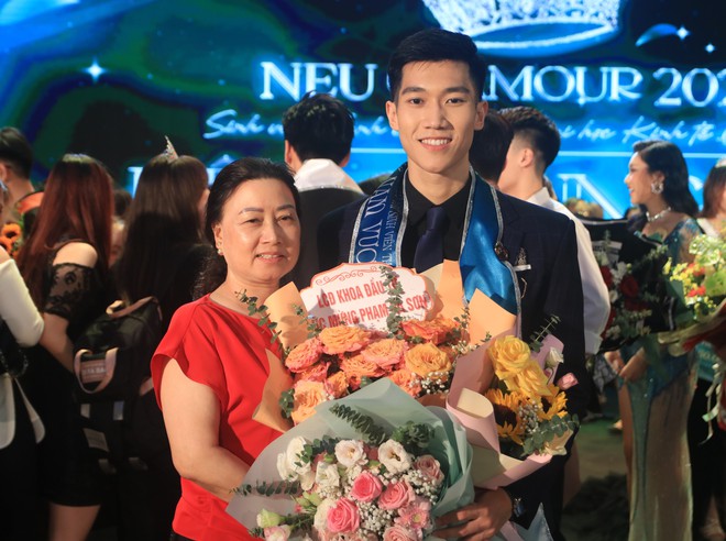 Nam vương trường Đại học Kinh tế Quốc d&acirc;n: T&ocirc;i từng rất sợ đứng trước đ&aacute;m đ&ocirc;ng - Ảnh 3.