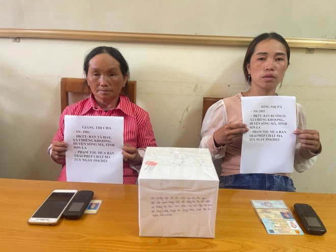 Hai phụ nữ mua b&aacute;n 1 b&aacute;nh heroin v&agrave; 6.000 vi&ecirc;n ma t&uacute;y - Ảnh 1.