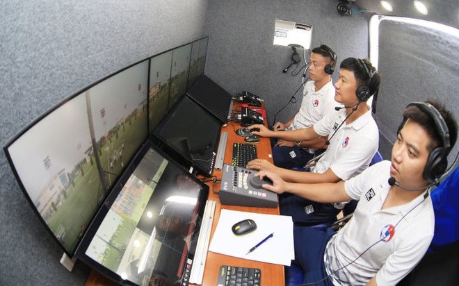 To&agrave;n bộ 18 trọng t&agrave;i đạt chuẩn, FIFA cho ph&eacute;p VPF sử dụng VAR - Ảnh 1.