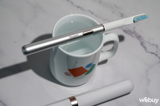 Đ&aacute;nh gi&aacute; b&agrave;n chải điện Elegant: Vẻ ngo&agrave;i sang trọng kết hợp t&iacute;nh di động cao - Ảnh 6.