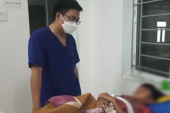 C&aacute;ch chữa g&atilde;y xương kỳ qu&aacute;i ở Quảng Ng&atilde;i - Ảnh 2.