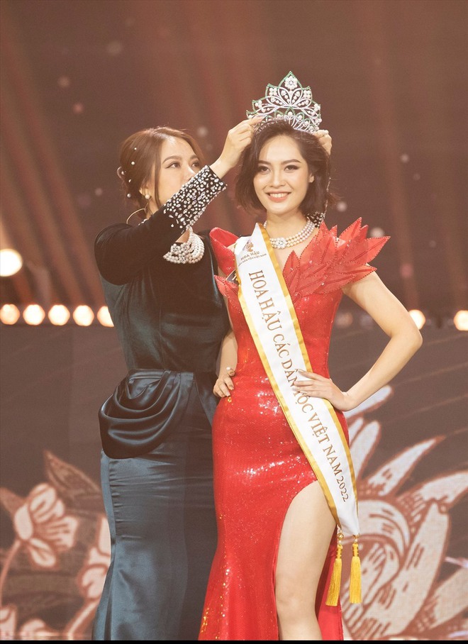 N&agrave;ng hậu vừa đăng quang d&iacute;nh li&ecirc;n ho&agrave;n phốt, kh&ocirc;ng được thi quốc tế v&igrave; điều n&agrave;y - Ảnh 2.