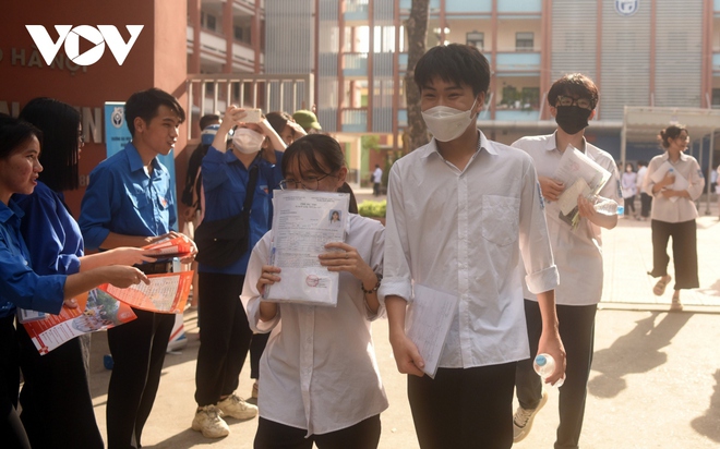 Cập nhật đ&aacute;p &aacute;n m&ocirc;n Tiếng Anh kỳ thi tốt nghiệp THPT 2023 - Ảnh 27.