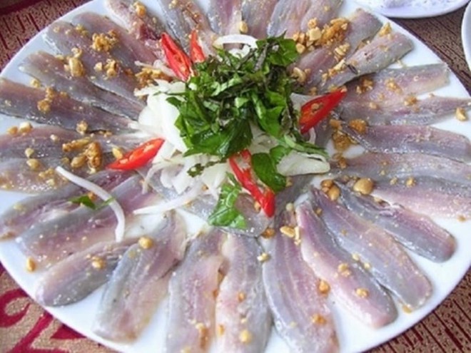 Độc đáo đặc sản gỏi cá nghéo của Quảng Bình không phải mùa nào cũng có - Ảnh 2.