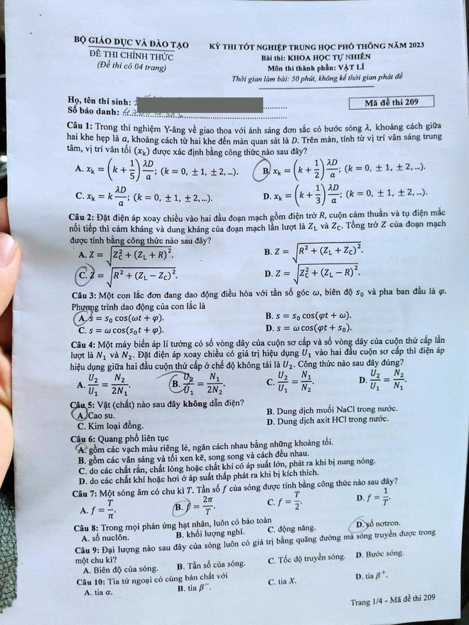 Đề thi Vật lý tốt nghiệp THPT quốc gia 2023 - Ảnh 1.