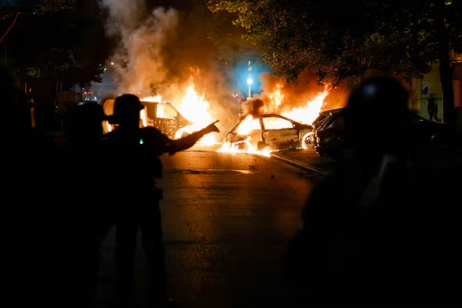 Đêm bạo lực kinh hoàng khắp nước Pháp - Ảnh 3.