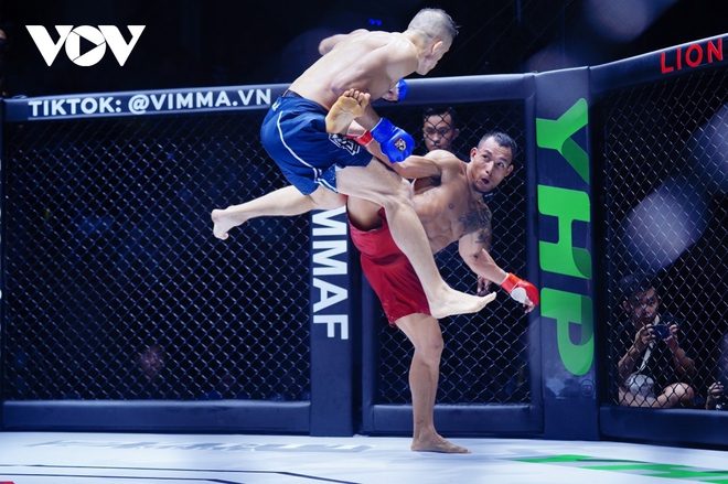 Học trò Johnny Trí Nguyễn- Trần Quang Lộc đổ máu bảo vệ đai vô địch LION Championship - Ảnh 3.