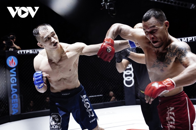 Học trò Johnny Trí Nguyễn- Trần Quang Lộc đổ máu bảo vệ đai vô địch LION Championship - Ảnh 4.