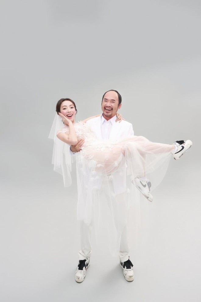 Vợ chồng Thu Trang - Tiến Luật chụp ảnh cưới cùng quý tử điển trai - Ảnh 8.