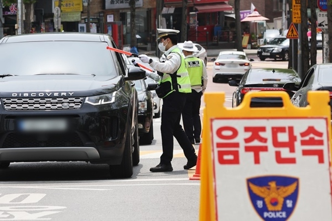 Hàn Quốc tịch thu xe ô tô nếu tài xế say rượu gây tai nạn hoặc tái phạm nhiều lần - Ảnh 1.