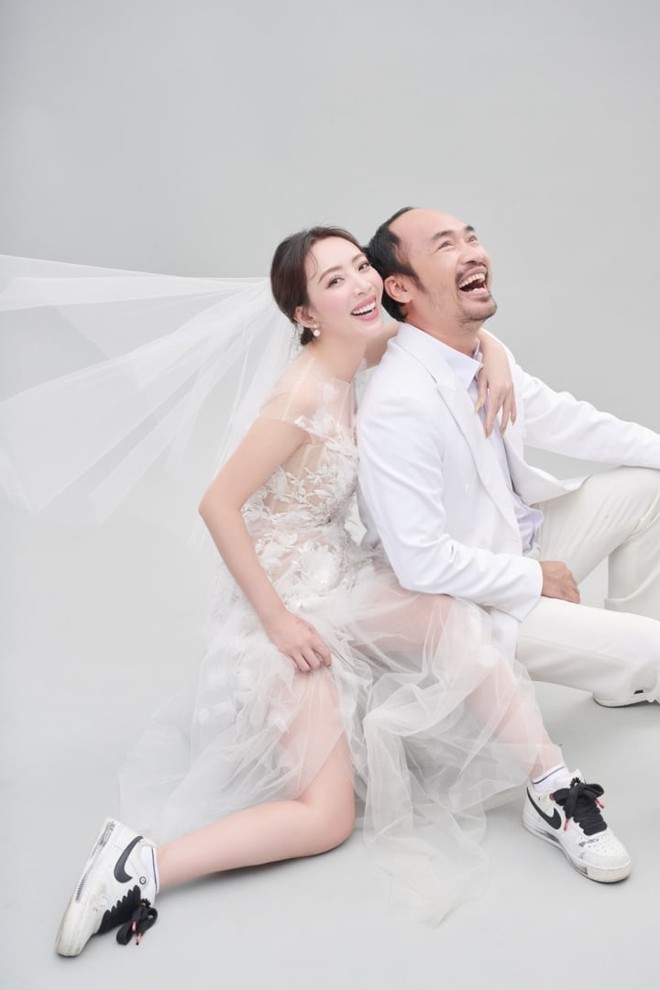 Vợ chồng Thu Trang - Tiến Luật chụp ảnh cưới cùng quý tử điển trai - Ảnh 1.