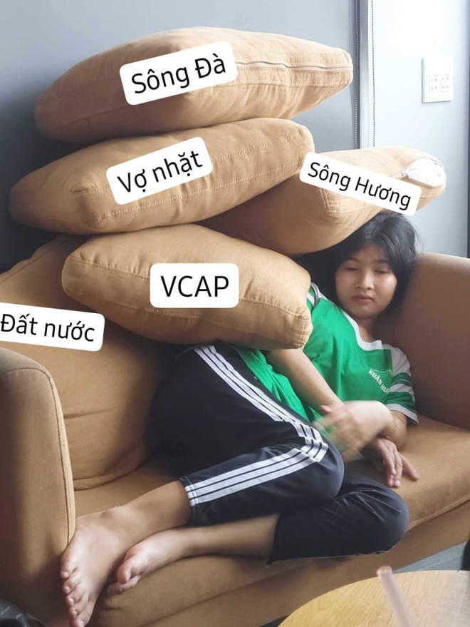 Thí sinh khoanh thận thuộc hệ hô hấp và những hình ảnh đặc sản mùa thi - Ảnh 1.