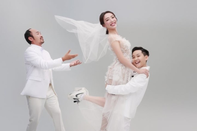 Vợ chồng Thu Trang - Tiến Luật chụp ảnh cưới cùng quý tử điển trai - Ảnh 2.