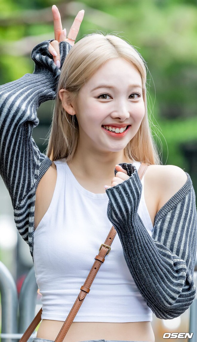 Mái tóc đứt gãy hư tổn của nayeon twice