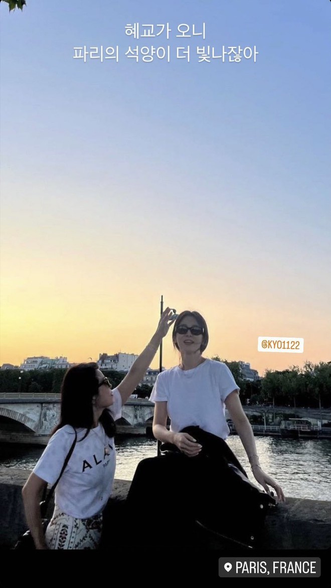 Song Hye Kyo cực xinh trong hình ảnh chất lượng thấp, ăn vận đơn giản vẫn nổi bật - Ảnh 2.