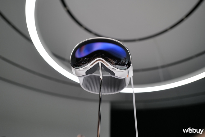 Cận cảnh k&iacute;nh thực tế hỗn hợp Apple Vision Pro gi&aacute; 3.500 USD mới ra mắt - Ảnh 5.