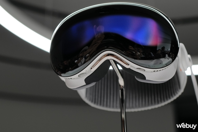 Cận cảnh k&iacute;nh thực tế hỗn hợp Apple Vision Pro gi&aacute; 3.500 USD mới ra mắt - Ảnh 4.