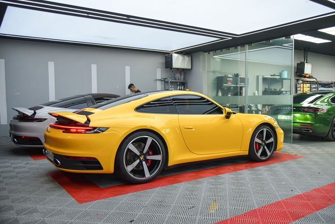 Dùng cuộn giấy dài bằng 6 tầng nhà đổi màu Porsche 911, người dán chia sẻ: Dễ hơn làm xe phổ thông - Ảnh 18.