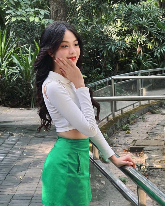 Hoa hậu Thanh Thủy chuộng mặc crop top khoe eo thon - Ảnh 9.