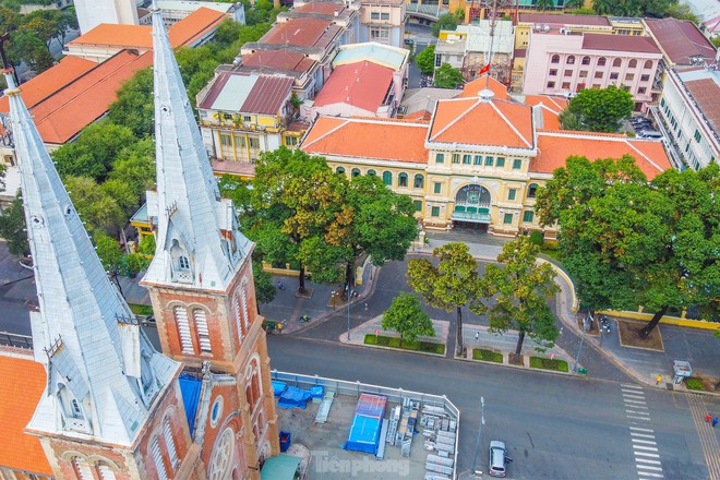 Cận cảnh Bưu điện trung tâm TPHCM có tuổi đời hơn 1 thế kỷ, được bình chọn đẹp thứ 2 thế giới - Ảnh 1.