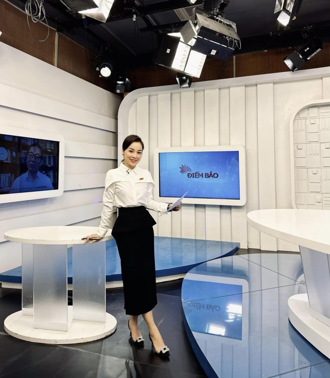 Sao Việt 7/6: Huyền Lizzie gợi cảm, bà xã Lê Dương Bảo Lâm xinh như hoa hậu - Ảnh 9.