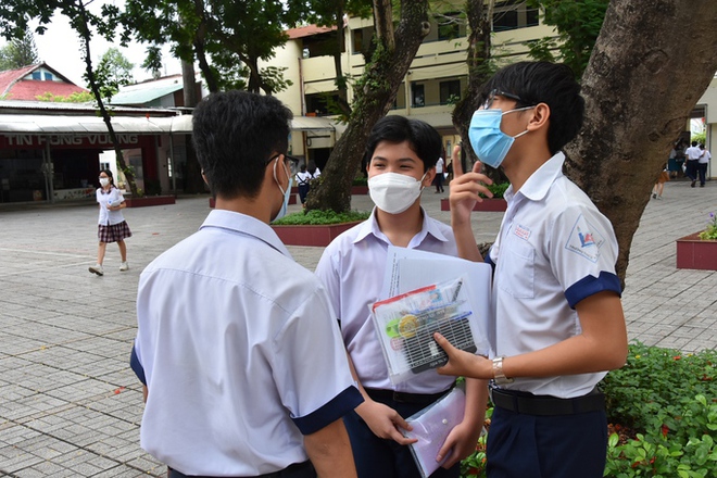 Kết thúc thi tuyển sinh lớp 10: Xem gợi ý giải đề thi môn Toán - Ảnh 5.