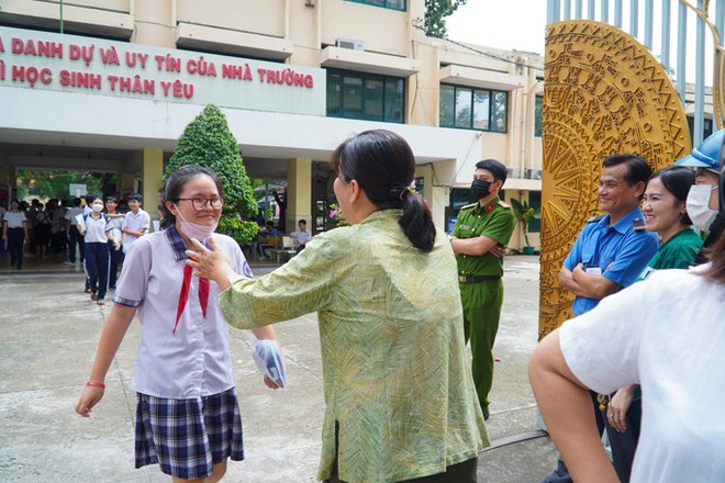 Thi lớp 10: Thí sinh tự tin đạt điểm cao môn toán - Ảnh 2.