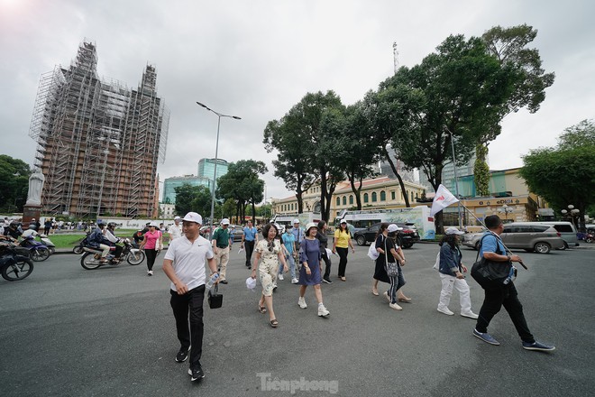 Cận cảnh Bưu điện trung tâm TPHCM có tuổi đời hơn 1 thế kỷ, được bình chọn đẹp thứ 2 thế giới - Ảnh 9.