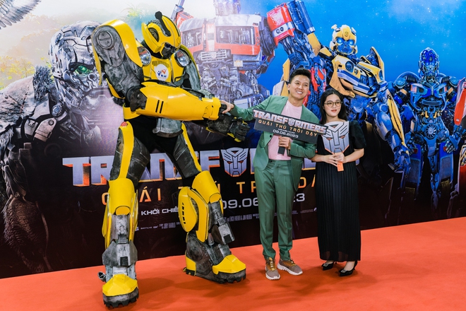 Tiểu Vy đẹp kiêu sa giữa dàn sao trên thảm đỏ Transformers  - Ảnh 4.