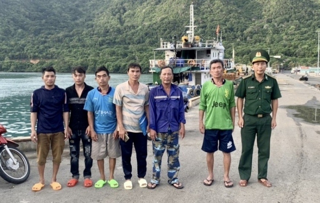 Cứu 6 ngư dân trên tàu cá Bình Định bị nạn trên biển Côn Đảo - Ảnh 1.
