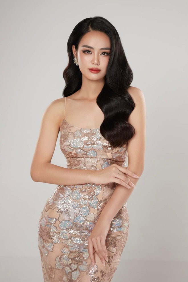 Ứng viên Miss World Vietnam 2023 bị soi thái độ khi chụp ảnh cùng các thí sinh - Ảnh 5.