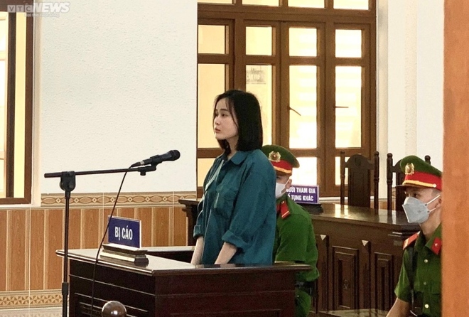Hotgirl Tina Dương hầu tòa, ngoại hình thay đổi gây chú ý - Ảnh 3.