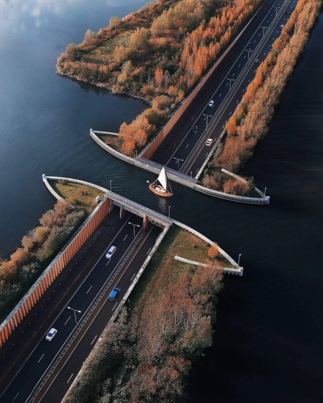 Cây cầu nước nơi tàu thuyền và ô tô giao nhau như ảo ảnh quang học - Ảnh 2.