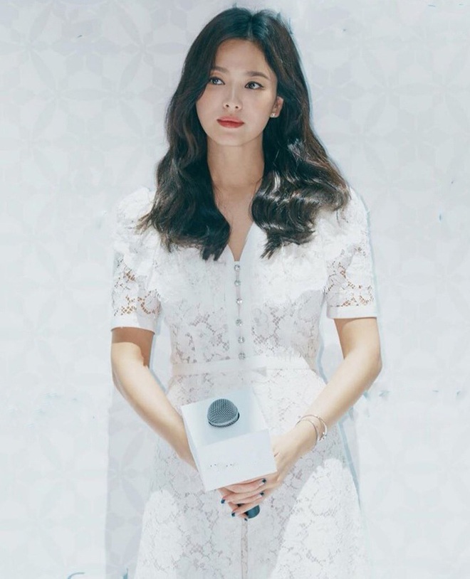 Style váy mùa hè trẻ trung của Song Hye Kyo - Ảnh 5.