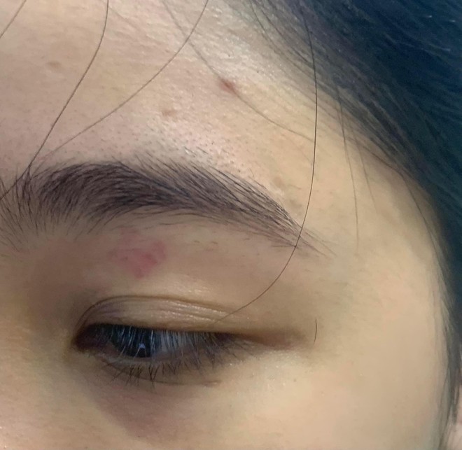 C&ocirc;ng an x&aacute;c minh sự việc nh&acirc;n vi&ecirc;n qu&aacute;n b&aacute;nh m&igrave; nổi tiếng ở H&agrave; Nội bị tố h&agrave;nh hung kh&aacute;ch - Ảnh 2.