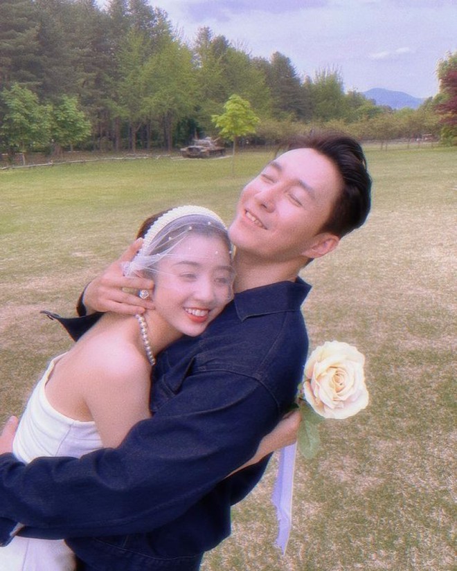 Nam tài tử tổ chức hôn lễ với “bản sao Jungkook” kém 18 tuổi ở Nhật, nhan sắc cô dâu gây sốt - Ảnh 2.