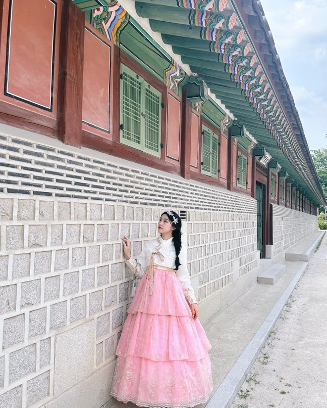 Con gái Quyền Linh diện hanbok, khoe sắc ngọt lịm ở Hàn Quốc - Ảnh 6.