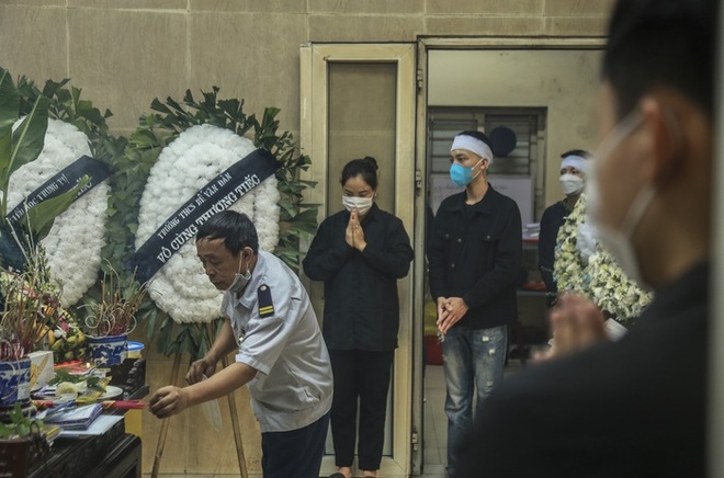Xót xa đám tang 3 nạn nhân tử vong trong vụ cháy ở Thổ Quan - Ảnh 7.