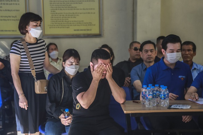 Xót xa đám tang 3 nạn nhân tử vong trong vụ cháy ở Thổ Quan - Ảnh 12.