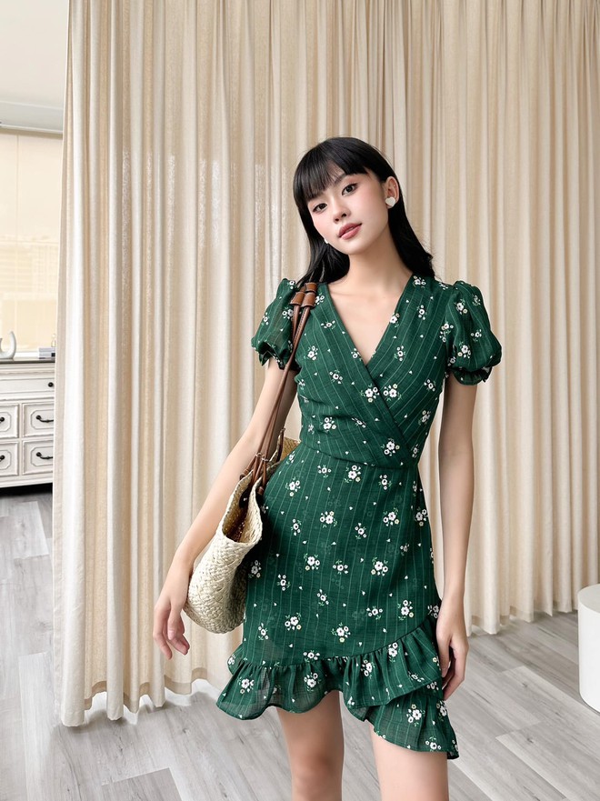10 mẫu v&aacute;y hoa gi&uacute;p c&aacute;c n&agrave;ng th&ecirc;m trẻ xinh mỗi ng&agrave;y đến c&ocirc;ng sở - Ảnh 17.
