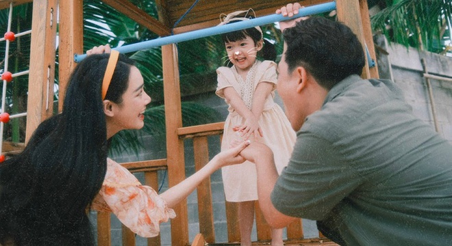 Con g&aacute;i Trường Giang g&acirc;y sốt khi lộ r&otilde; gương mặt v&agrave; biểu cảm đ&aacute;ng y&ecirc;u - Ảnh 4.