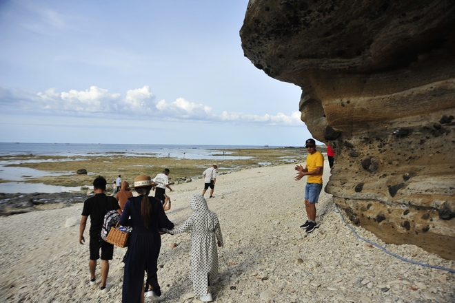 Cận cảnh miệng núi lửa niên đại hàng triệu năm trên đảo Lý Sơn - Ảnh 11.